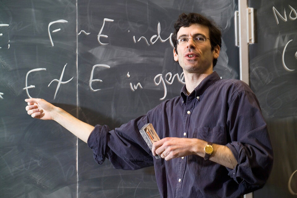 著名校友-Jon Kleinberg,计算机科学教授(COMS),教课程。