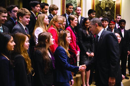 布列塔尼在2013年白宫科学博览会上向奥巴马总统描述了她的研究。