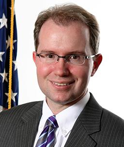 David Bray目前担任联邦通信委员会(Federal Communications Commission)的首席信息官，自2013年以来领导FCC的IT转型。