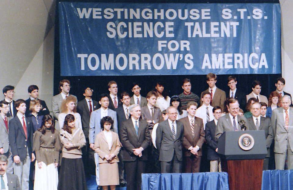 GHW布什总统在1989年的科学人才搜索奖项仪式上的决赛选手讲话。
