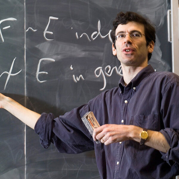 著名校友——Jon Kleinberg，计算机科学(COMS)教授，授课。