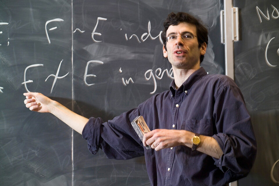 著名校友-Jon Kleinberg，计算机科学教授（COMS），教课程。
