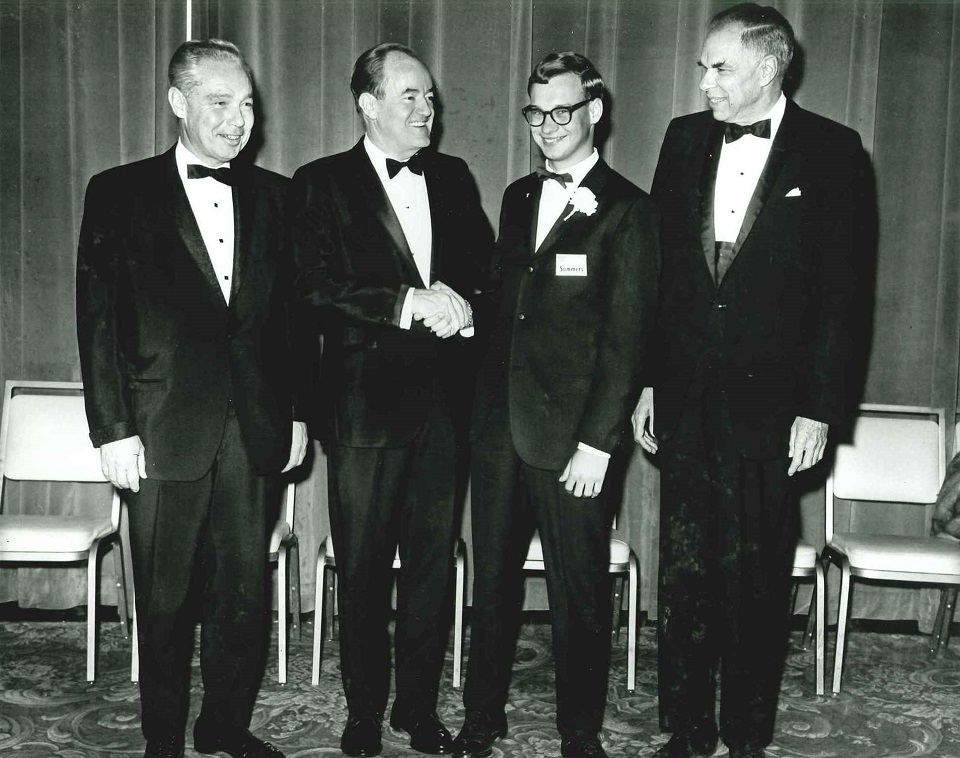 1967年，汉弗莱副总统，西尔伯格博士和西廷豪斯的乔治·沃克斯（George Wlicox