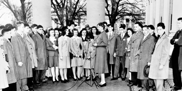 1944年，STS入围者与第一夫人埃莉诺·罗斯福会面