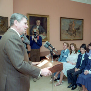 1983年，里根总统向STS入围者发表讲话